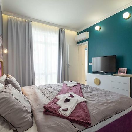 Vitosha Blvd 3-Bedroom, 2-Bathroom Lux Suite โซเฟีย ภายนอก รูปภาพ