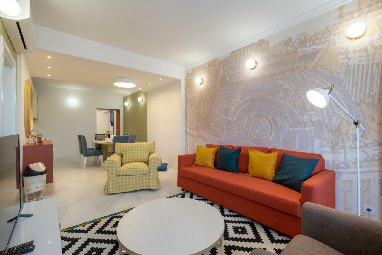 Vitosha Blvd 3-Bedroom, 2-Bathroom Lux Suite โซเฟีย ภายนอก รูปภาพ