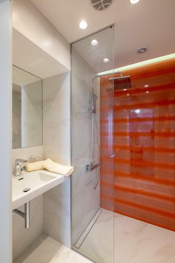 Vitosha Blvd 3-Bedroom, 2-Bathroom Lux Suite โซเฟีย ภายนอก รูปภาพ