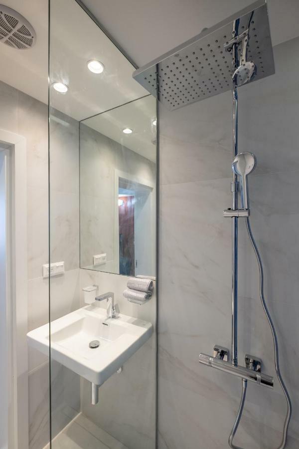 Vitosha Blvd 3-Bedroom, 2-Bathroom Lux Suite โซเฟีย ภายนอก รูปภาพ