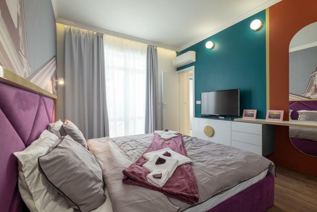 Vitosha Blvd 3-Bedroom, 2-Bathroom Lux Suite โซเฟีย ภายนอก รูปภาพ