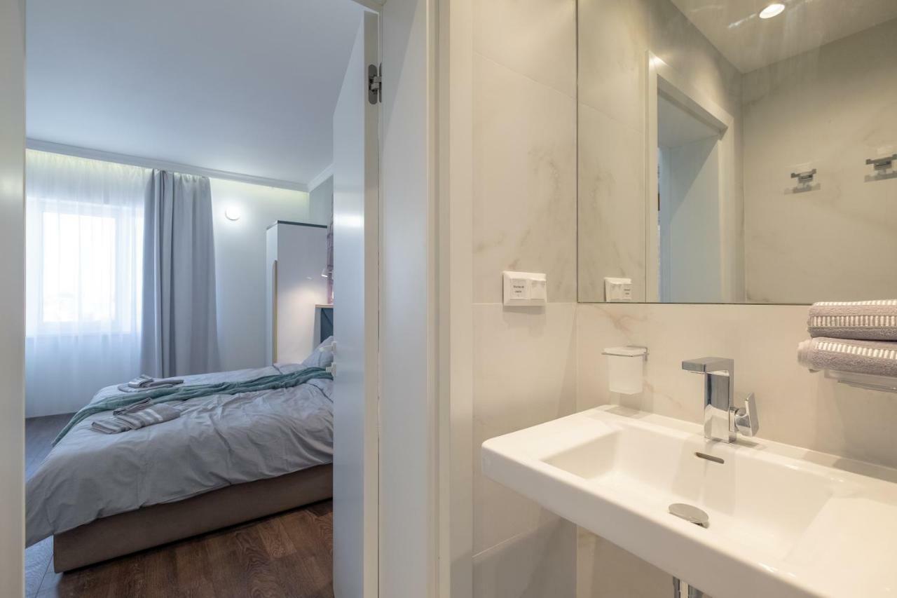 Vitosha Blvd 3-Bedroom, 2-Bathroom Lux Suite โซเฟีย ภายนอก รูปภาพ